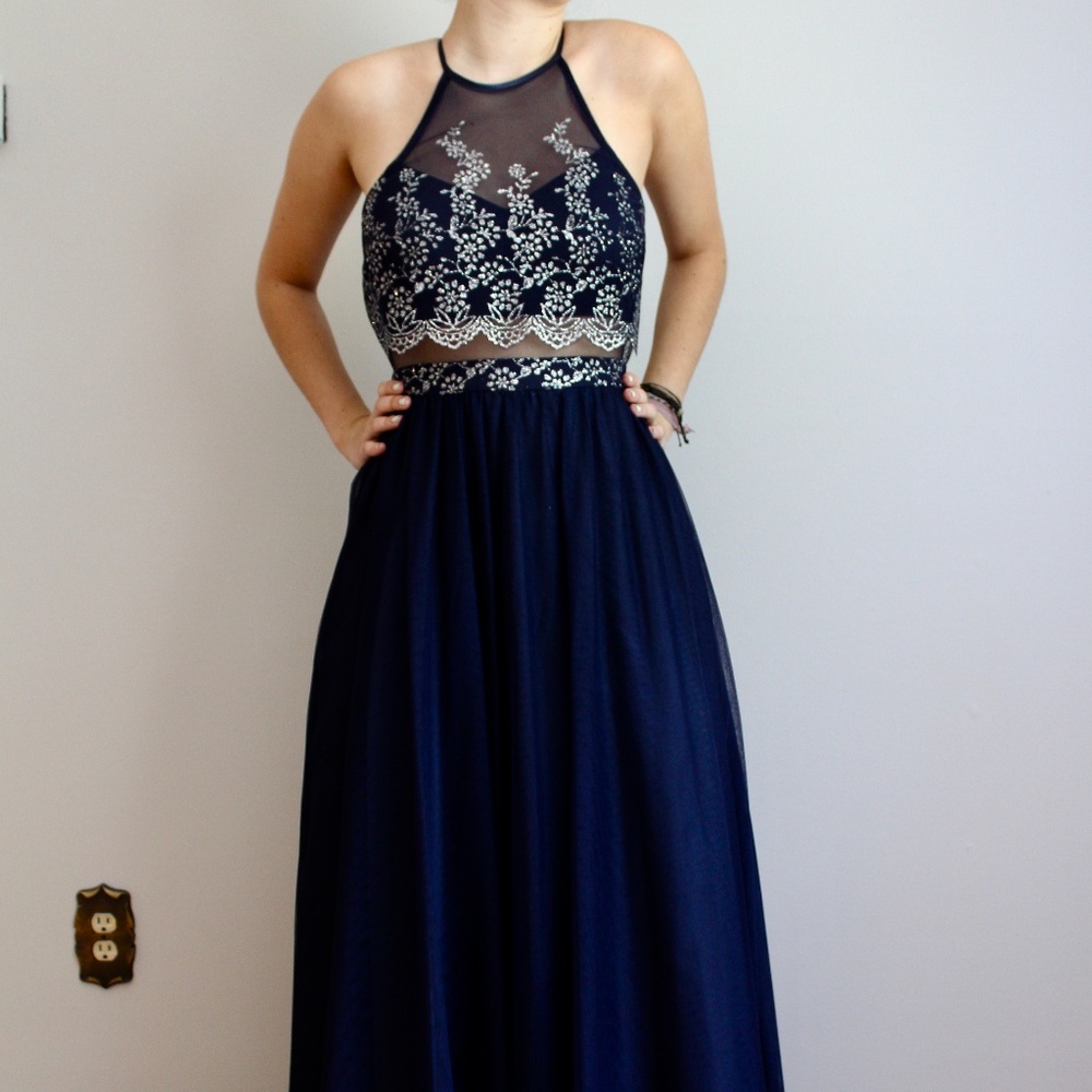 prom/formal wear dress